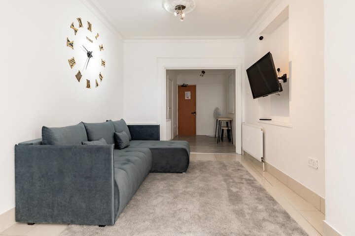 Lounge 131 of 146