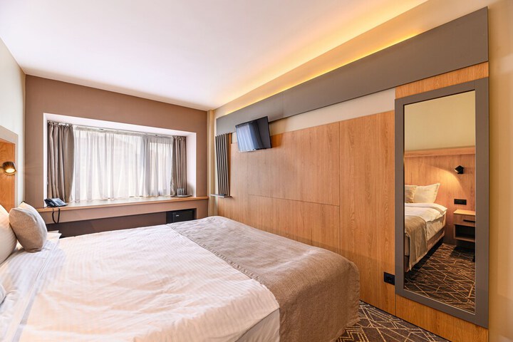Room 19 of 65