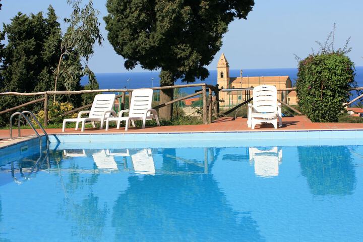 Pool 43 of 199