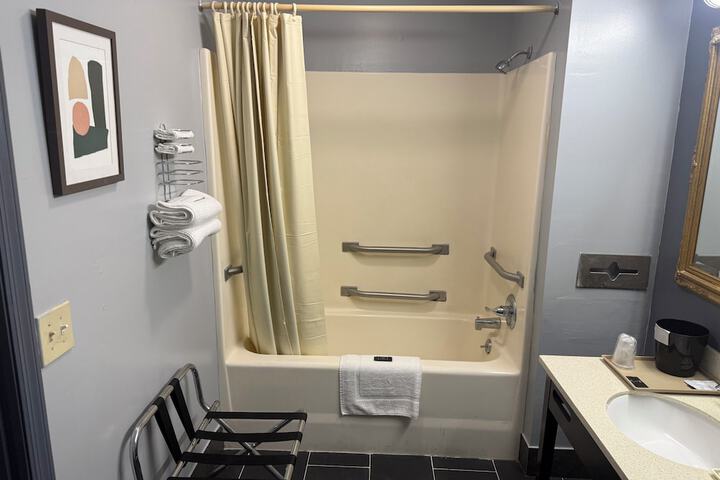 Room 43 of 85