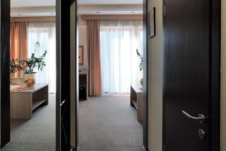 Room 28 of 61