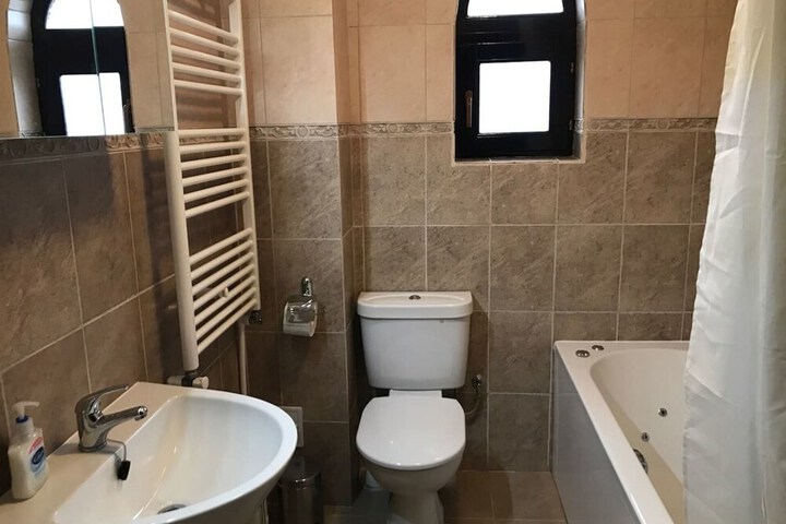 Room 13 of 18