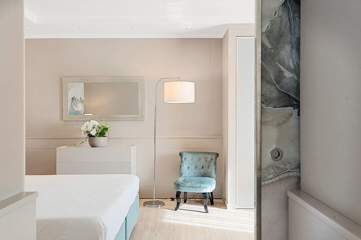 Room 82 of 161