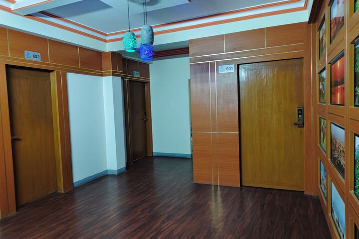Room 7 of 9