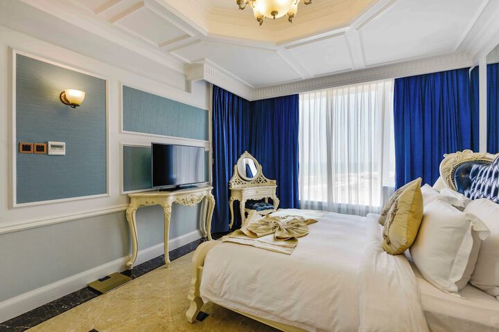 Room 28 of 195