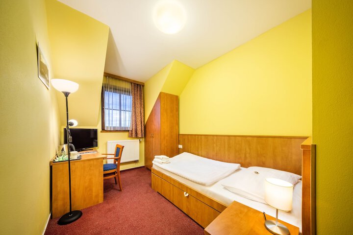 Room 15 of 46