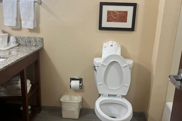 Room 16 of 34