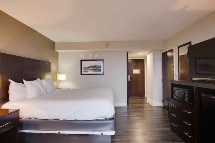 Room 11 of 37