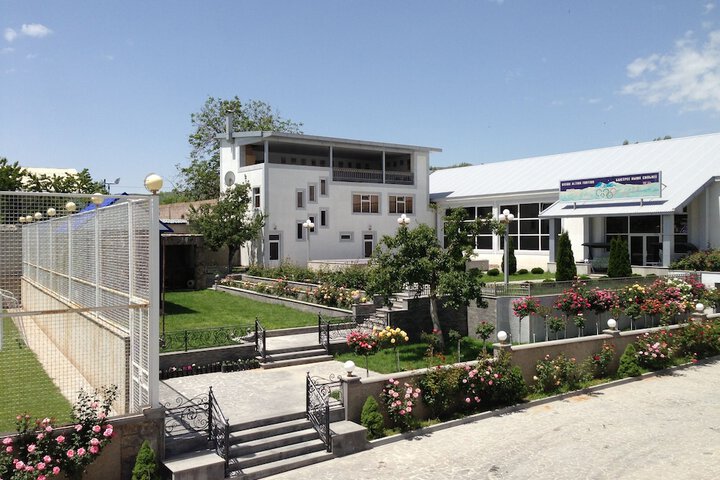 Hotel Exterior 2 of 28
