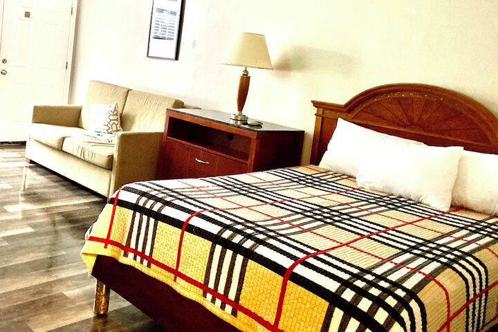 Single King Bed (12 of 15)