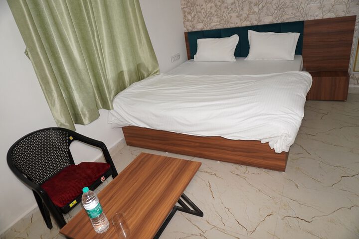 Room 3 of 34