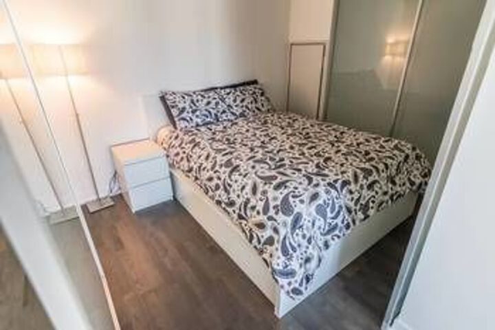 Room 5 of 16