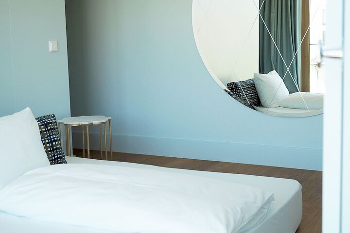 Room 28 of 77