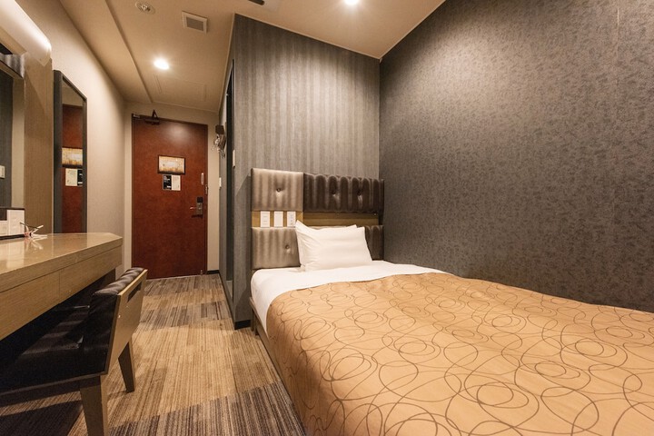 Room 5 of 38