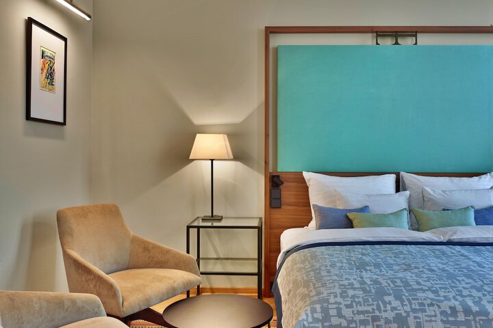Room 15 of 110
