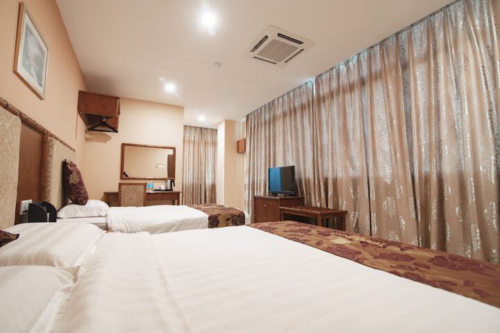 Room 12 of 30
