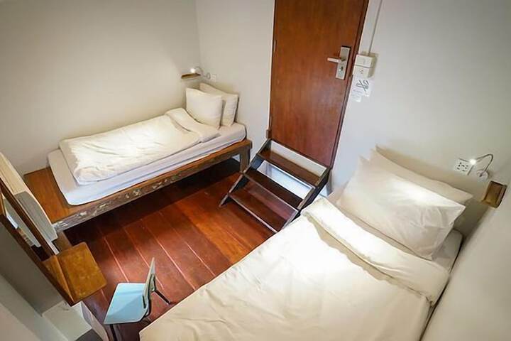 Room 26 of 60