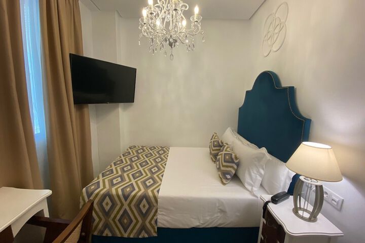 Room 18 of 48