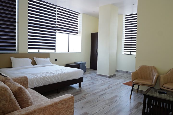 Room 10 of 13