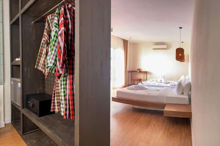 Room 4 of 34