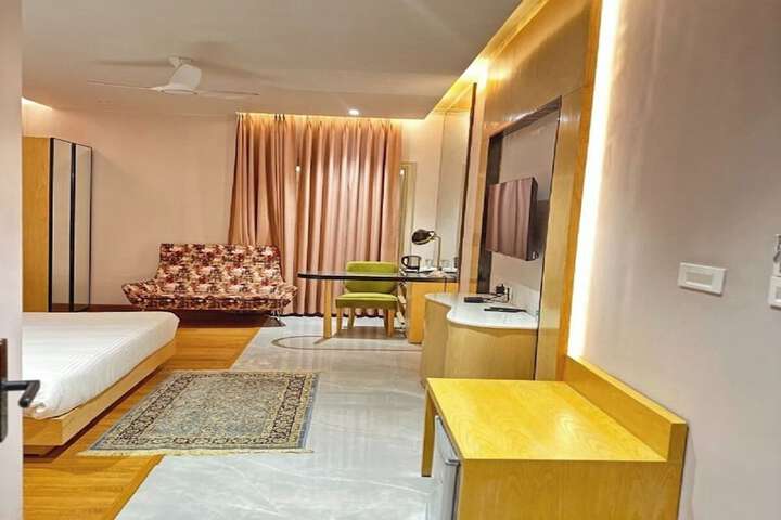Room 7 of 27