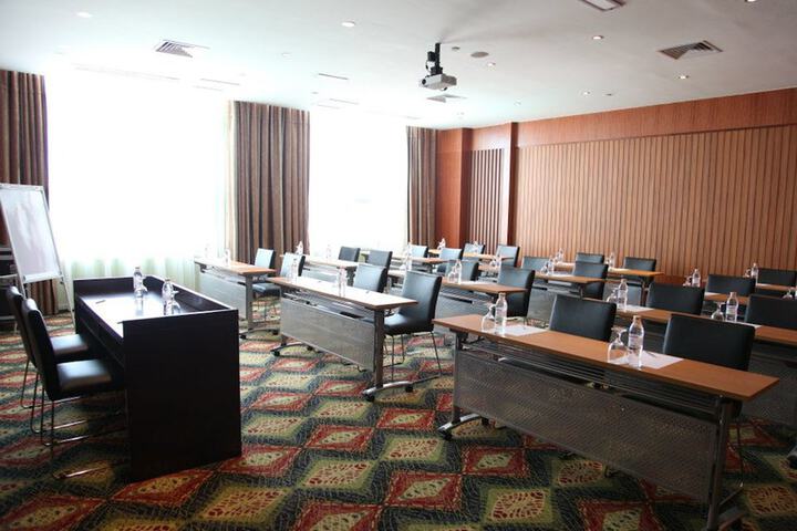 Business Center 80 of 83