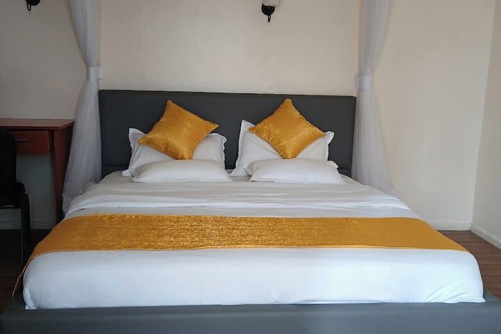 Room 2 of 40