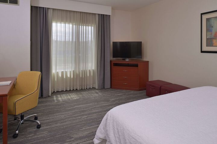 1 King Bed (4 of 13)