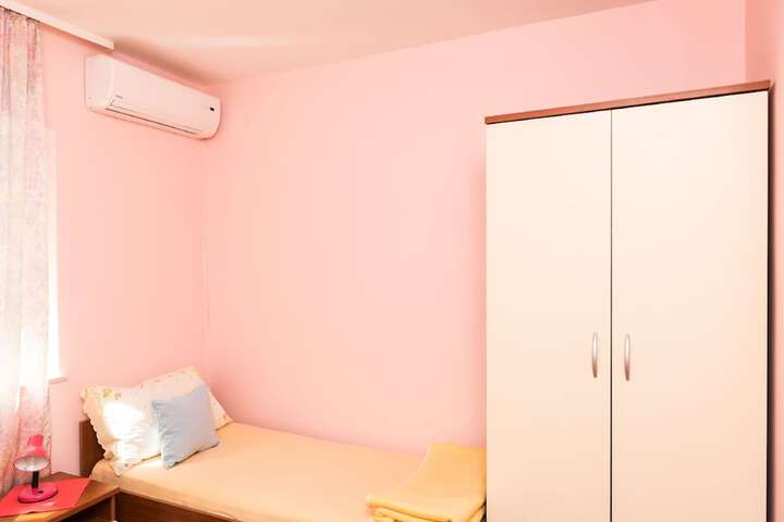 Room 25 of 64