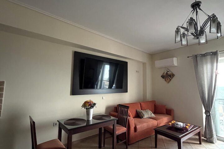Room 6 of 12