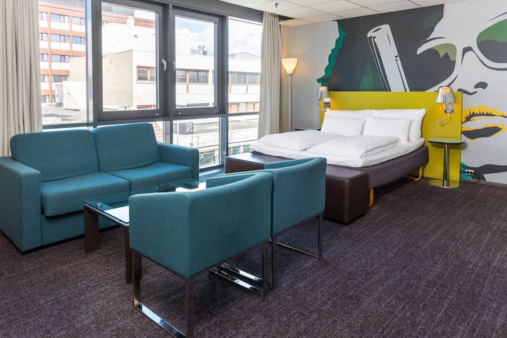 Room 27 of 71