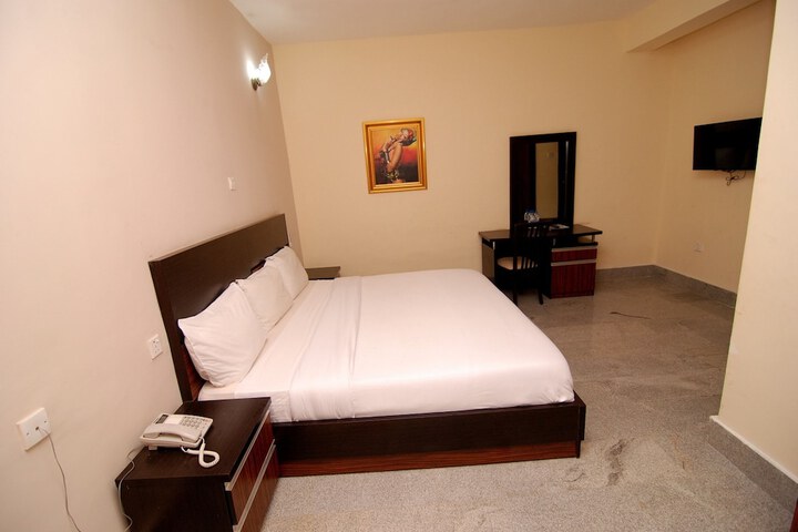 Room 11 of 29
