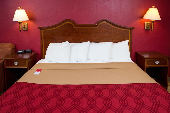 1 King Bed (9 of 14)