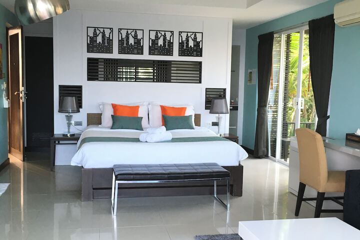 Room 42 of 106