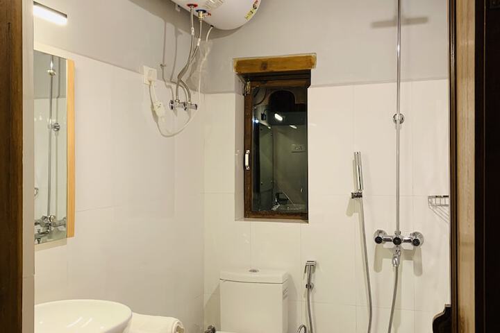 Room 11 of 35