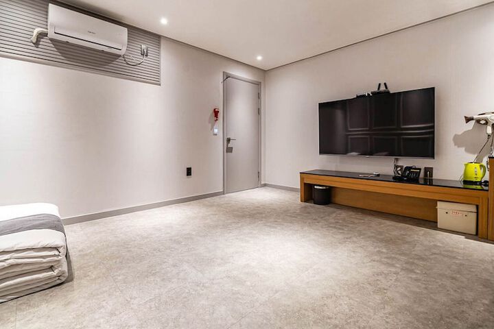 Room 26 of 139