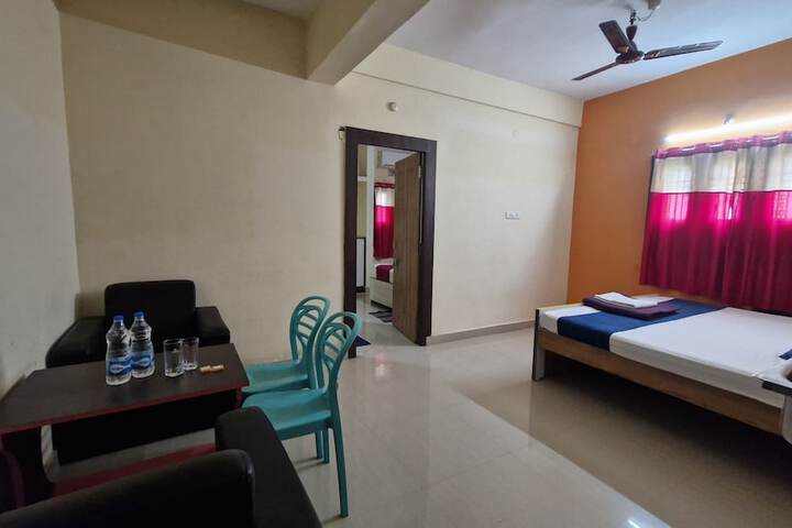 Room 13 of 28