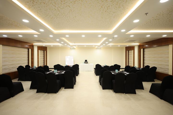 Ballroom/Hall 48 of 56