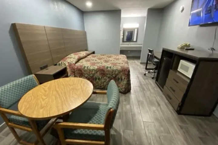 Room 5 of 11