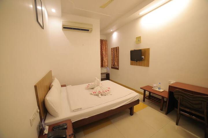 Room 3 of 35