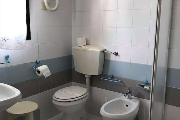 Room 12 of 20