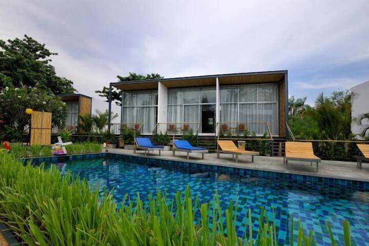 Pools & Facilities