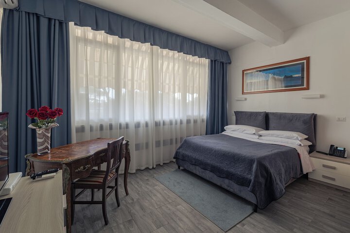 Room 32 of 64