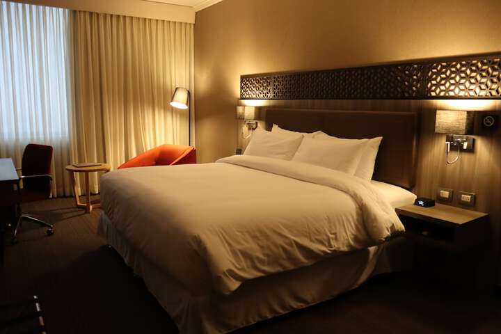 Room 10 of 77