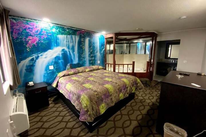Room 6 of 13