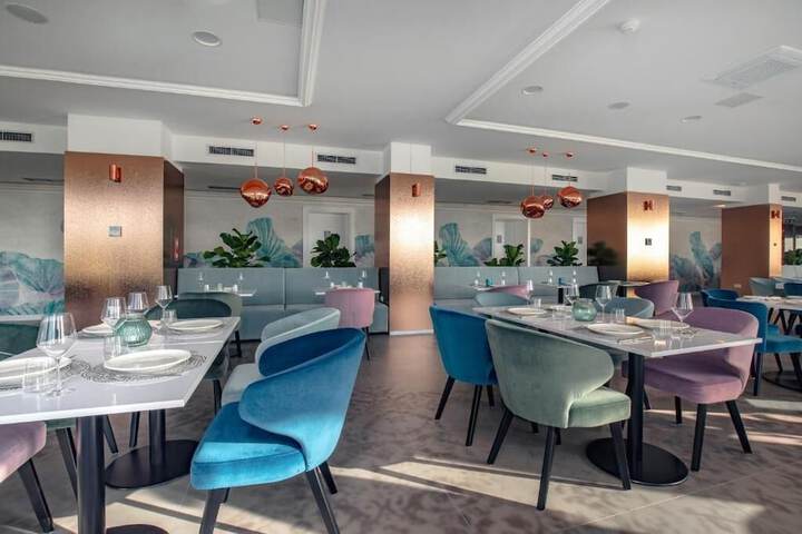 Dining 81 of 110