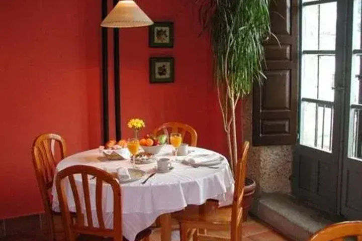 Dining 11 of 14