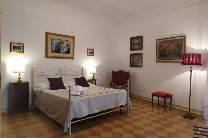 Room 32 of 83