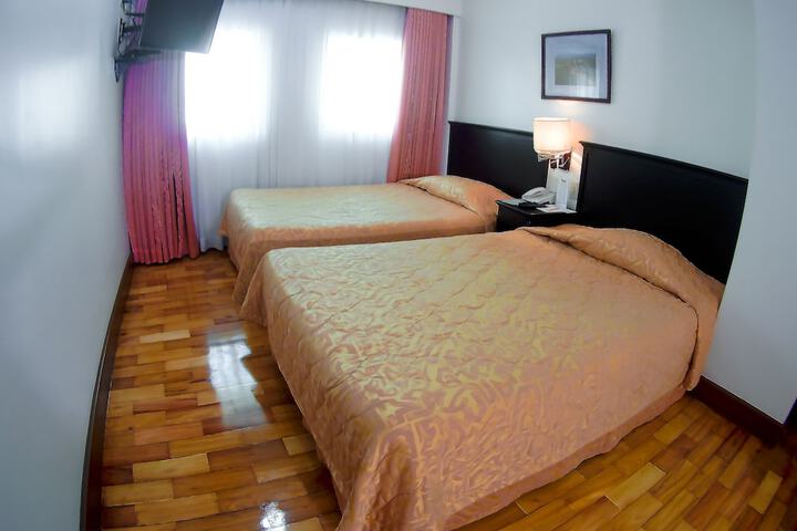 Room 8 of 105