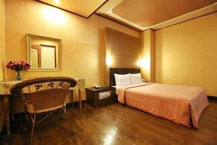 Room 23 of 46